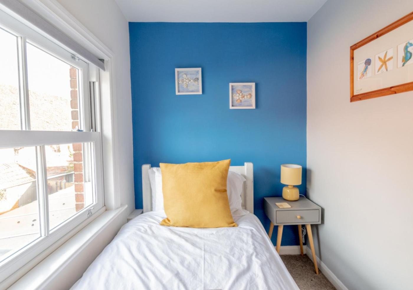 Stylish 2 Bedrooms Cosy & Bright Cottage, Pet Friendly, Sleeps 5, Titchfield Village - Summer Special Offer!! - By Blue Puffin Stays エクステリア 写真