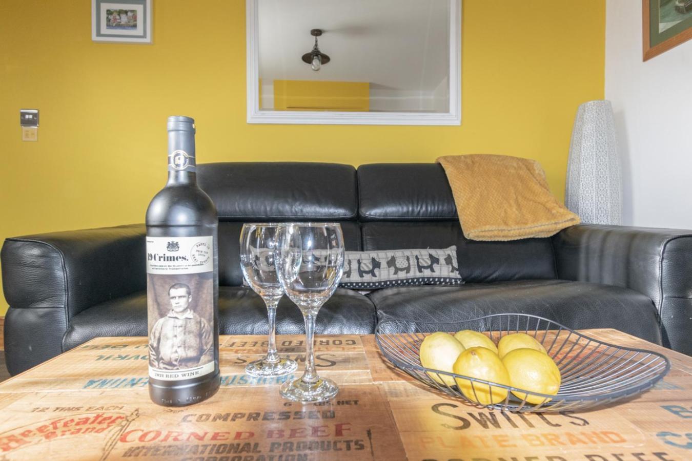 Stylish 2 Bedrooms Cosy & Bright Cottage, Pet Friendly, Sleeps 5, Titchfield Village - Summer Special Offer!! - By Blue Puffin Stays エクステリア 写真
