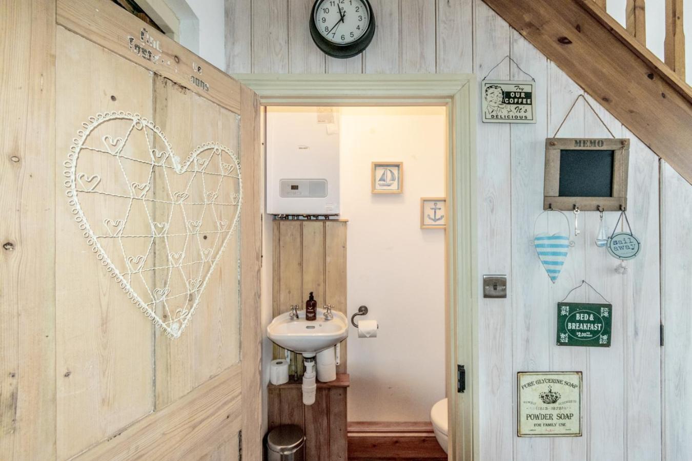Stylish 2 Bedrooms Cosy & Bright Cottage, Pet Friendly, Sleeps 5, Titchfield Village - Summer Special Offer!! - By Blue Puffin Stays エクステリア 写真