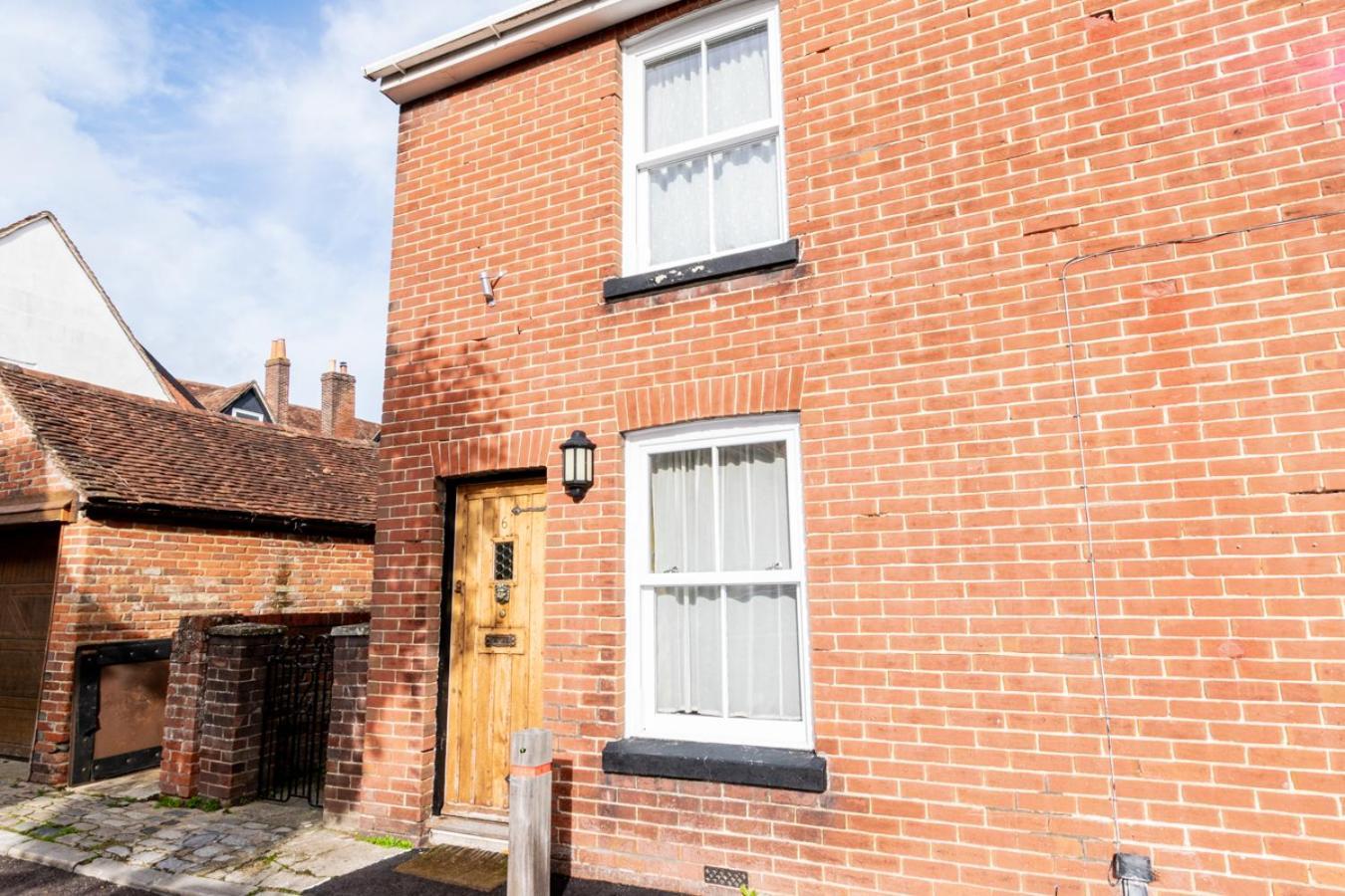 Stylish 2 Bedrooms Cosy & Bright Cottage, Pet Friendly, Sleeps 5, Titchfield Village - Summer Special Offer!! - By Blue Puffin Stays エクステリア 写真