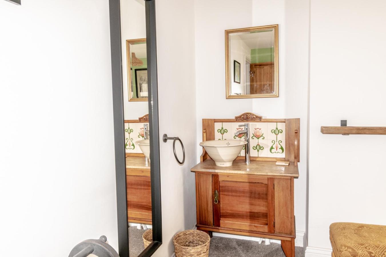 Stylish 2 Bedrooms Cosy & Bright Cottage, Pet Friendly, Sleeps 5, Titchfield Village - Summer Special Offer!! - By Blue Puffin Stays エクステリア 写真