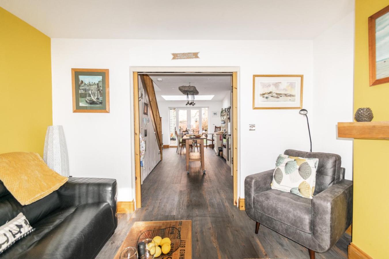 Stylish 2 Bedrooms Cosy & Bright Cottage, Pet Friendly, Sleeps 5, Titchfield Village - Summer Special Offer!! - By Blue Puffin Stays エクステリア 写真