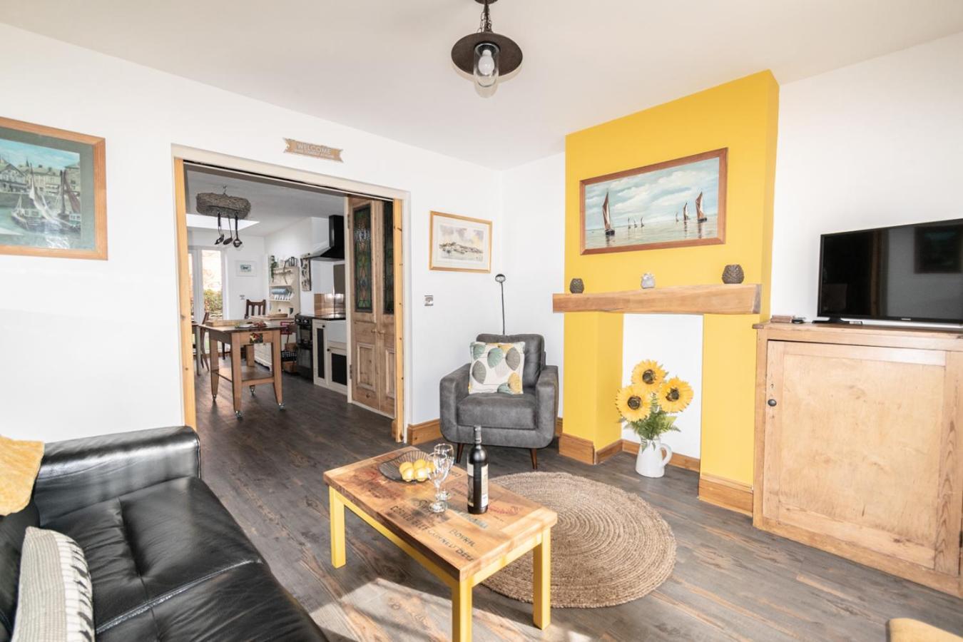 Stylish 2 Bedrooms Cosy & Bright Cottage, Pet Friendly, Sleeps 5, Titchfield Village - Summer Special Offer!! - By Blue Puffin Stays エクステリア 写真